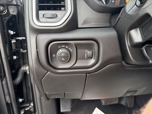 New 2025 RAM 2500 Big Horn AWD/4WD image 18