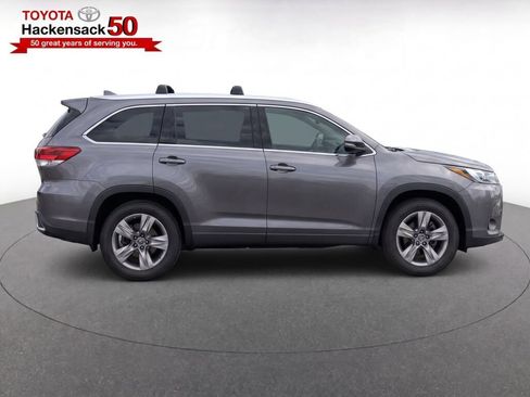 Used 2018 Toyota Highlander Limited AWD/4WD image 8