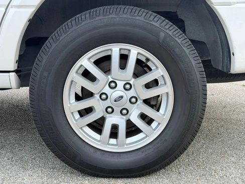 Used 2014 Ford Expedition Limited w/ Equipment Group 301A AWD/4WD image 2