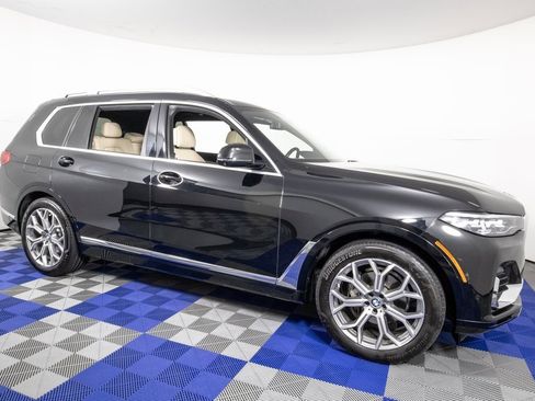 Used 2022 BMW X7 xDrive40i w/ Premium Package image 3