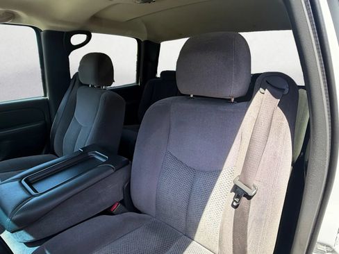 Used 2007 Chevrolet Silverado 2500 LT w/ Heavy-Duty Power Package AWD/4WD image 14