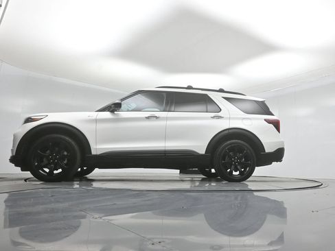 Certified 2023 Ford Explorer ST-Line w/ Class IV Trailer Tow Package AWD/4WD image 8