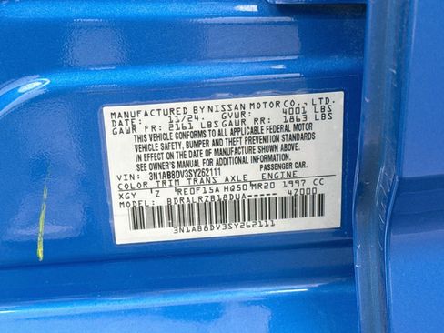 Used 2025 Nissan Sentra SR FWD image 12