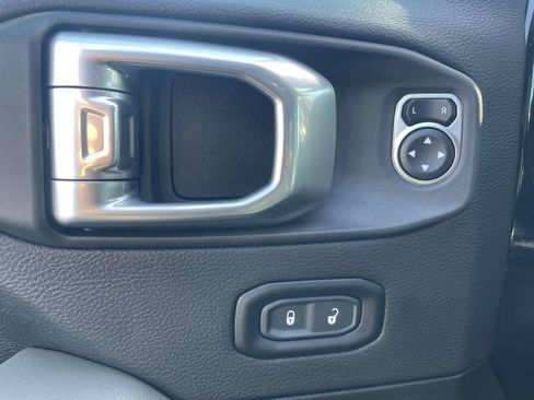 Used 2024 Jeep Gladiator Mojave w/ Convenience Group AWD/4WD image 16