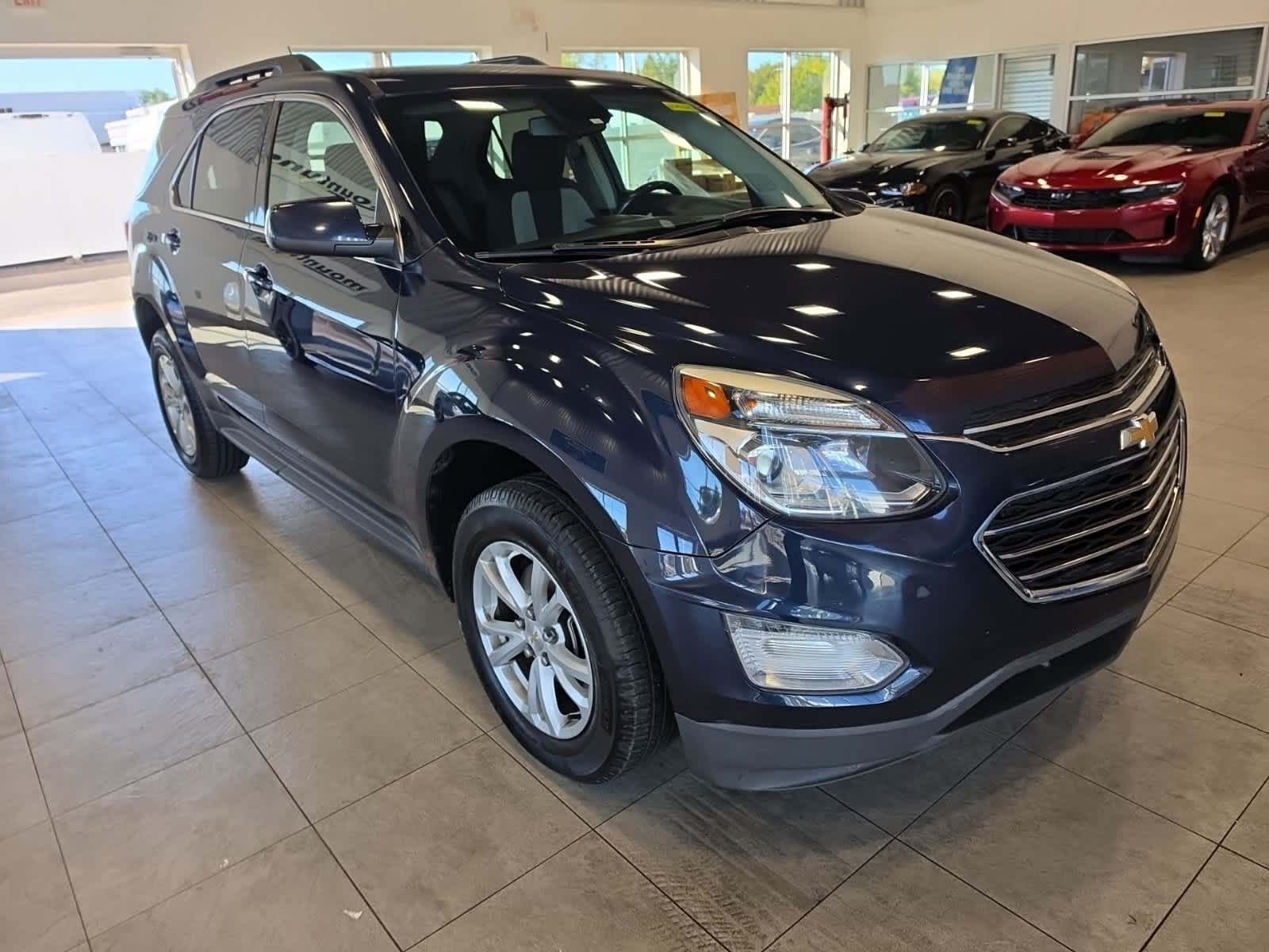 Used 2017 Chevrolet Equinox LT w/ Convenience Package AWD/4WD image 3