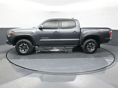 Used 2021 Toyota Tacoma TRD Off-Road image 2