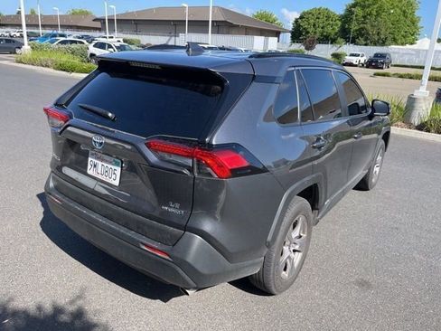 Used 2024 Toyota RAV4 LE AWD/4WD image 5