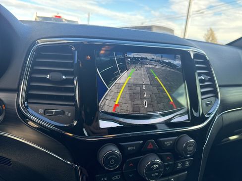 Used 2019 Jeep Grand Cherokee Limited w/ Luxury Group II image 24