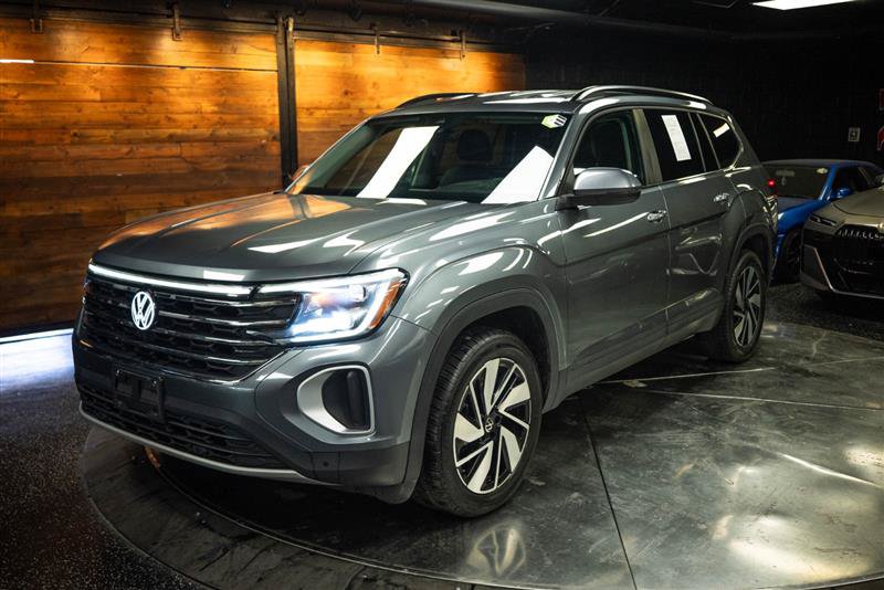 Used 2025 Volkswagen Atlas SE AWD/4WD image 2
