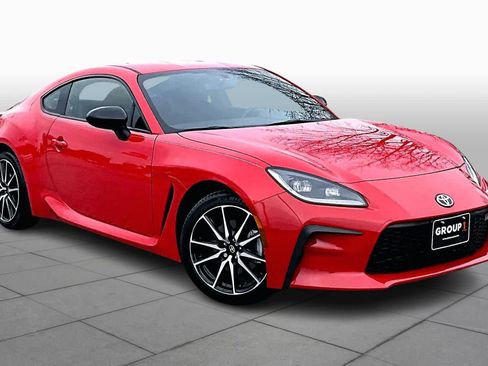 Used 2024 Toyota GR86 image 2