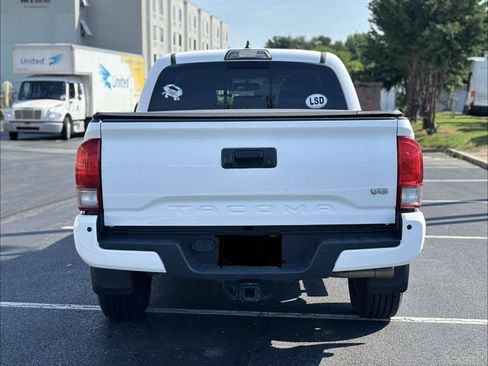 Used 2017 Toyota Tacoma TRD Sport w/ Premium & Technology Package AWD/4WD image 18