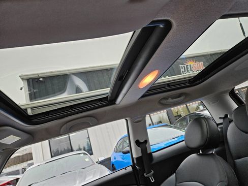 Used 2010 MINI Cooper Hardtop image 17