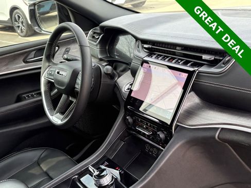 Used 2025 Jeep Grand Cherokee Limited w/ Luxury Tech Group II image 38