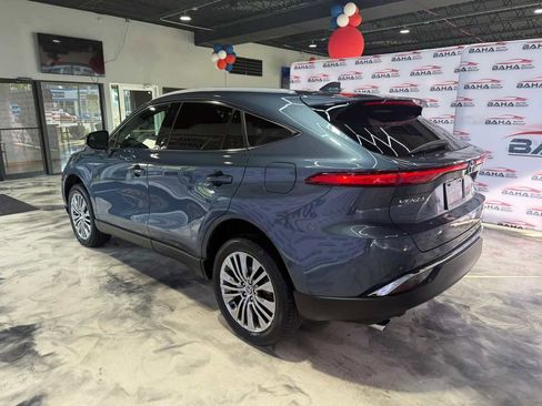Used 2023 Toyota Venza XLE AWD/4WD image 12