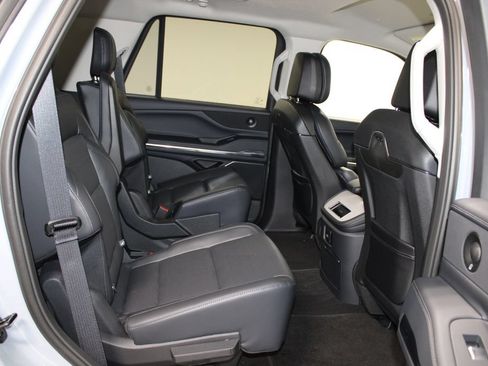 New 2027 Lincoln Navigator Premiere RWD image 33