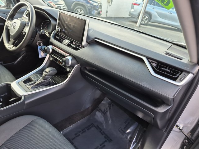 Used 2025 Toyota RAV4 LE AWD/4WD image 6