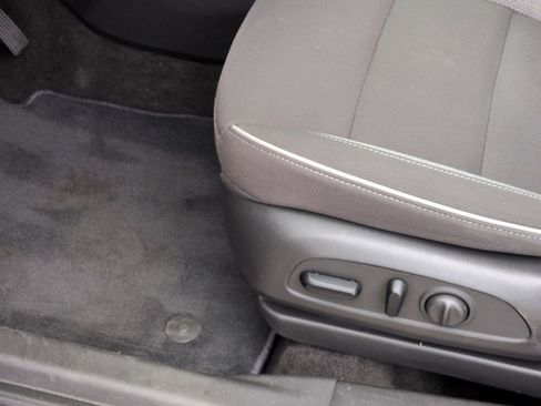 Used 2023 Chevrolet TrailBlazer LT FWD image 35