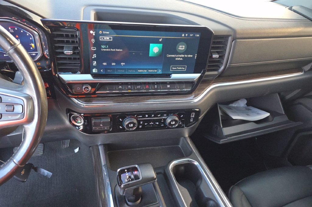 Used 2023 Chevrolet Silverado 1500 LT w/ Leather Package RWD image 8