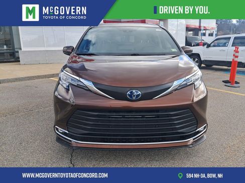 Used 2023 Toyota Sienna XLE FWD image 8