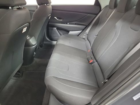 Used 2025 Hyundai Elantra SE FWD image 12
