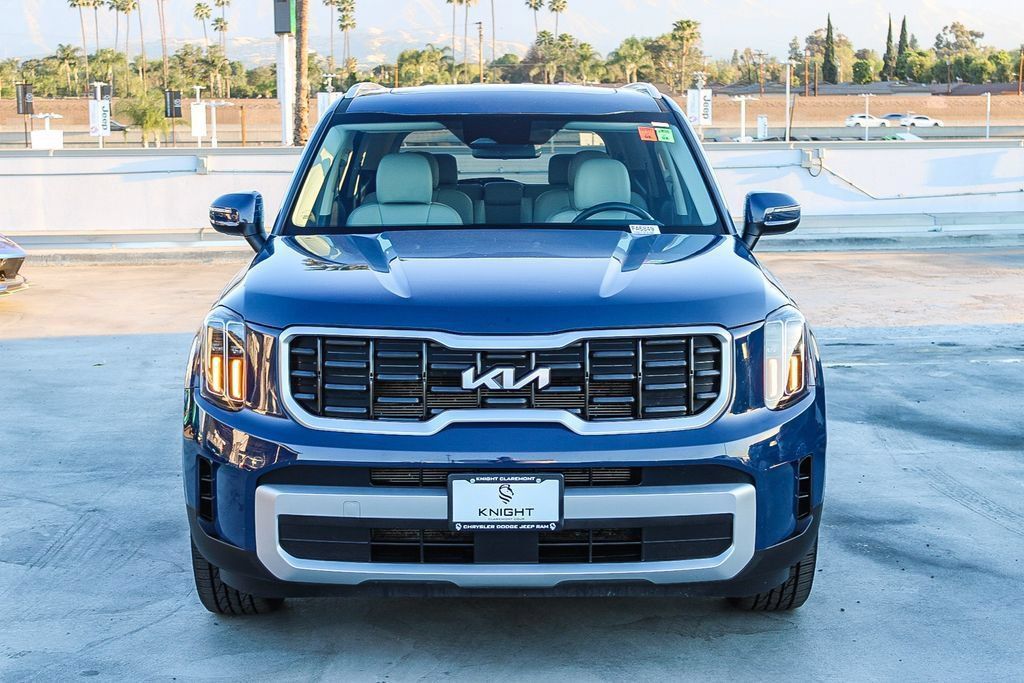 Used 2025 Kia Telluride S FWD image 3