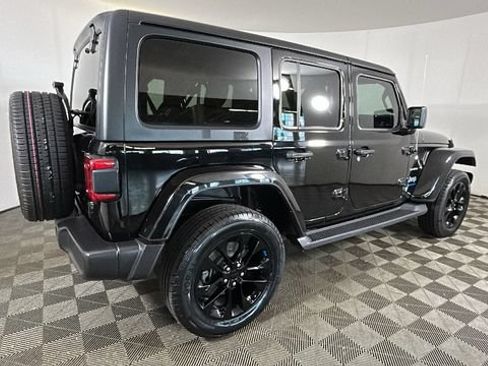 Used 2023 Jeep Wrangler Unlimited Sahara AWD/4WD image 2