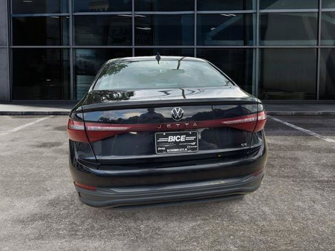 Used 2025 Volkswagen Jetta SE FWD image 6