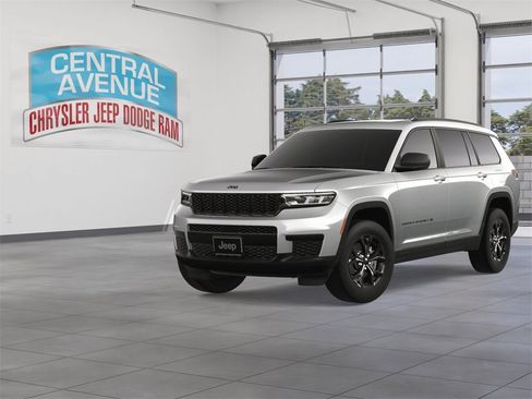 Used 2025 Jeep Grand Cherokee L Altitude image 1