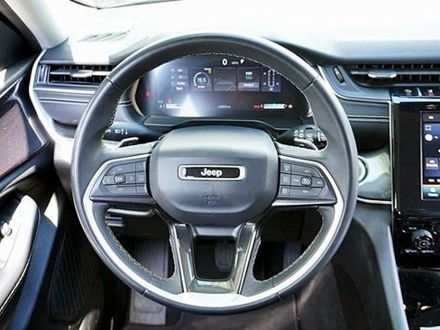 Used 2023 Jeep Grand Cherokee L Laredo RWD image 22