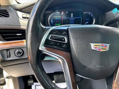 Used 2017 Cadillac Escalade ESV Luxury RWD image 18