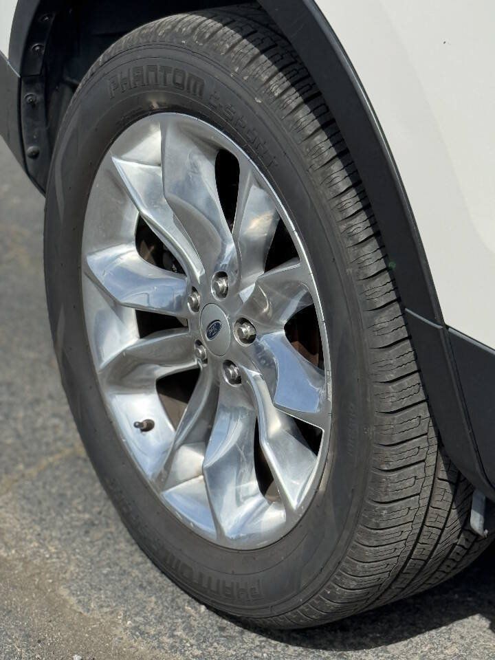 Used 2015 Ford Explorer XLT w/ Equipment Group 202A AWD/4WD image 20