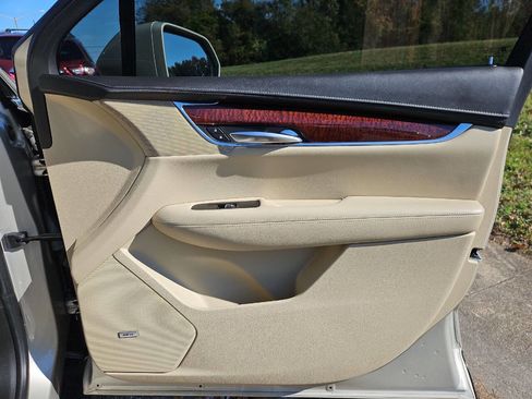 Used 2017 Cadillac XT5 Luxury w/ Driver Awareness Package image 14