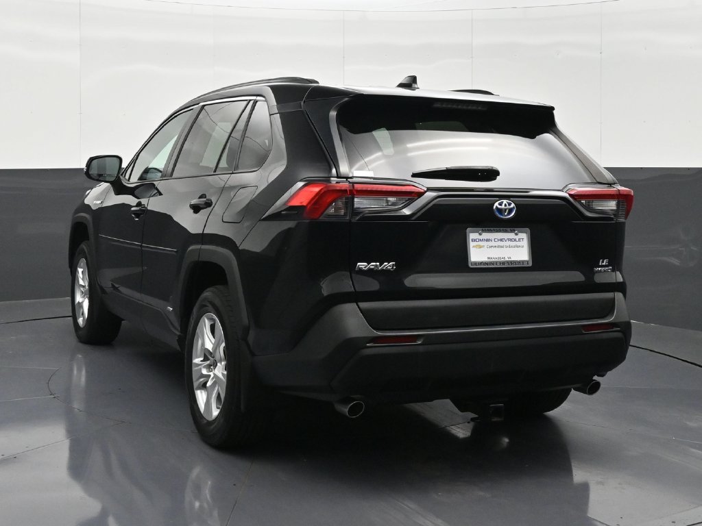 Used 2021 Toyota RAV4 LE AWD/4WD image 3