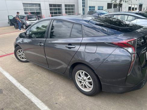 Used 2016 Toyota Prius Two FWD image 3