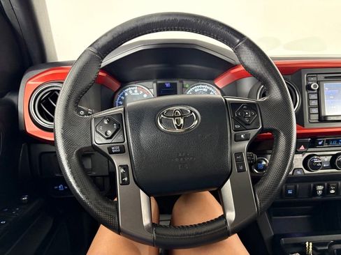 Used 2018 Toyota Tacoma TRD Sport AWD/4WD image 20