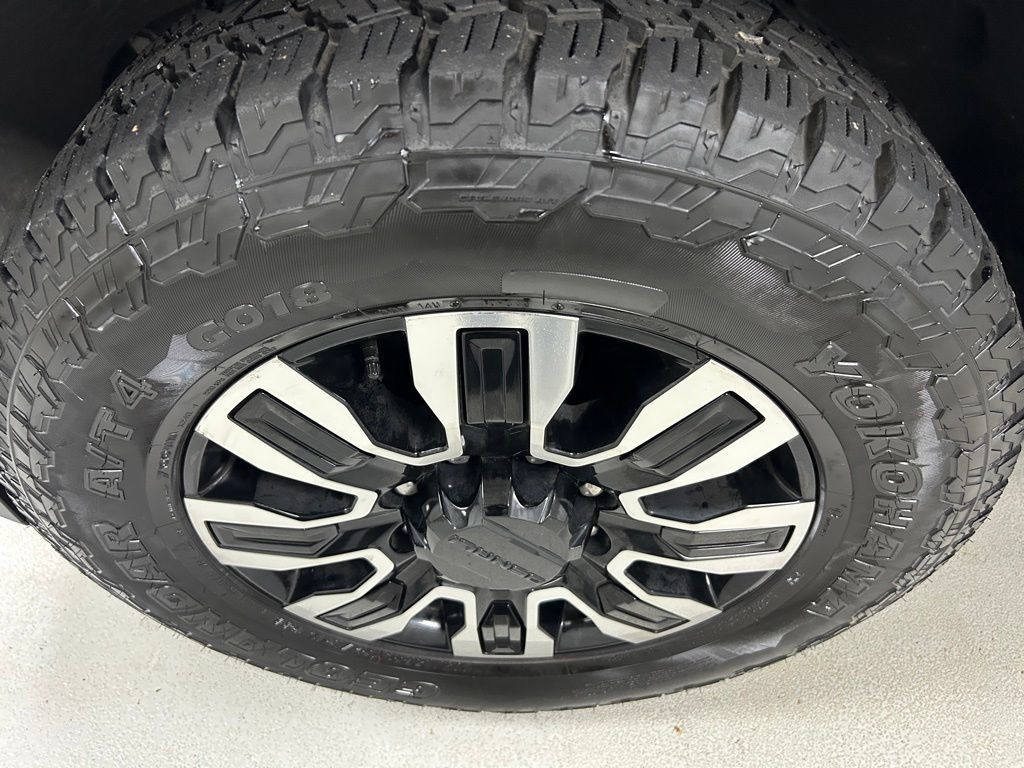 Used 2024 GMC Sierra 2500 Denali Ultimate AWD/4WD image 9