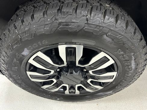 Used 2024 GMC Sierra 2500 Denali Ultimate AWD/4WD image 9