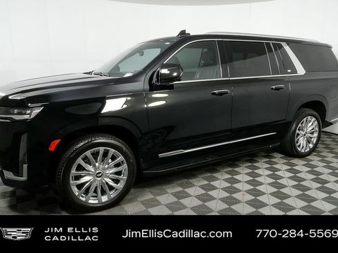 Used 2024 Cadillac Escalade ESV Premium Luxury image 2