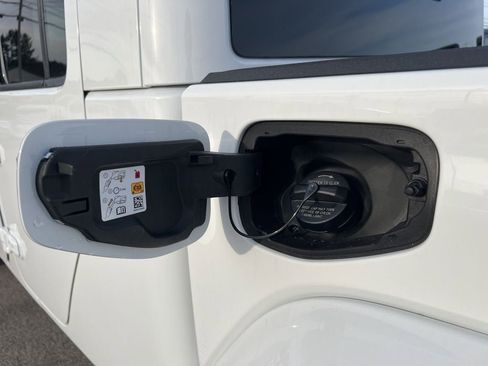 New 2026 Jeep Gladiator Sport image 16