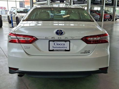 Used 2020 Toyota Camry XLE w/ Sunroof Package FWD image 8