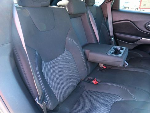 Used 2021 Jeep Cherokee Latitude image 29