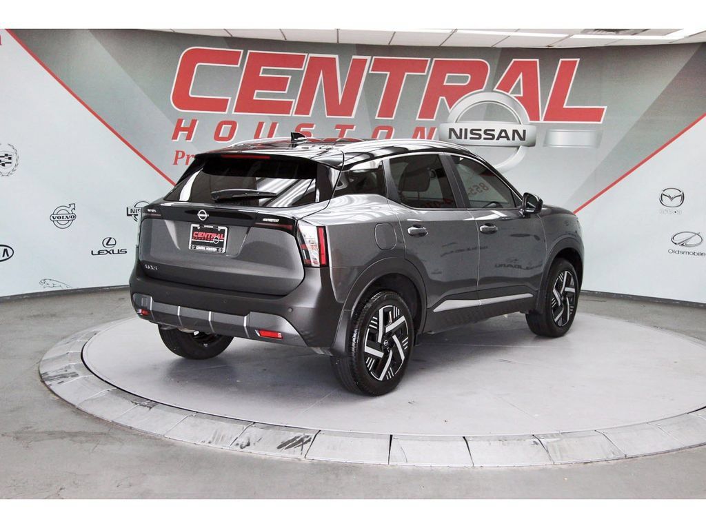 Used 2026 Nissan Kicks SV FWD image 4