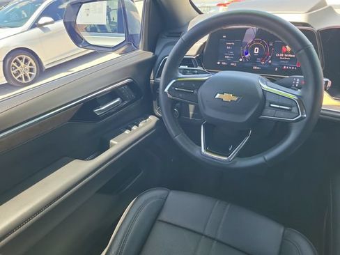 Used 2025 Chevrolet Tahoe High Country AWD/4WD image 14