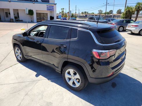 Used 2018 Jeep Compass Latitude image 3