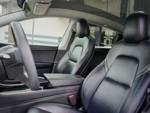 Used 2021 Tesla Model Y Long Range image 15