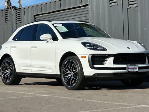 Used 2023 Porsche Macan image 10