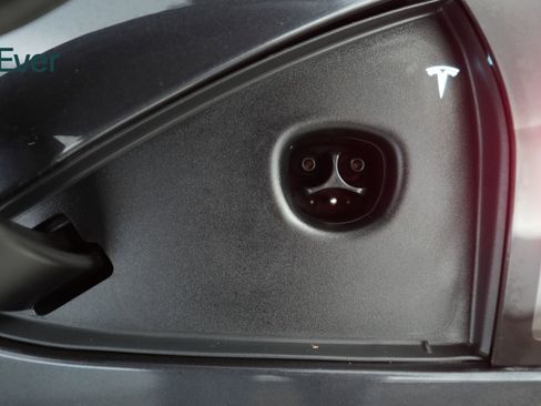 Used 2024 Tesla Model S image 10