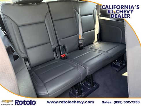 Used 2025 Chevrolet Suburban LT RWD image 11