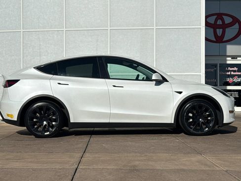 Used 2021 Tesla Model Y Long Range image 3