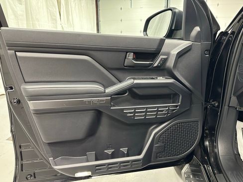 Used 2025 Toyota 4Runner TRD Off-Road Premium image 8